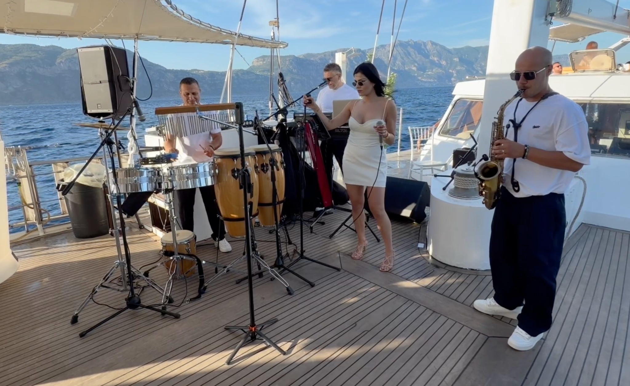 Live set con sax, voce, tastiera e percussioni a bordo del Veliero Tortuga