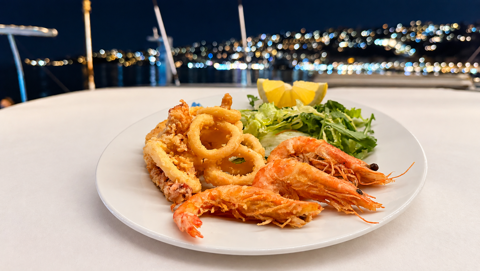 Frittura di gamberi e calamari servita a bordo del Veliero Tortuga
